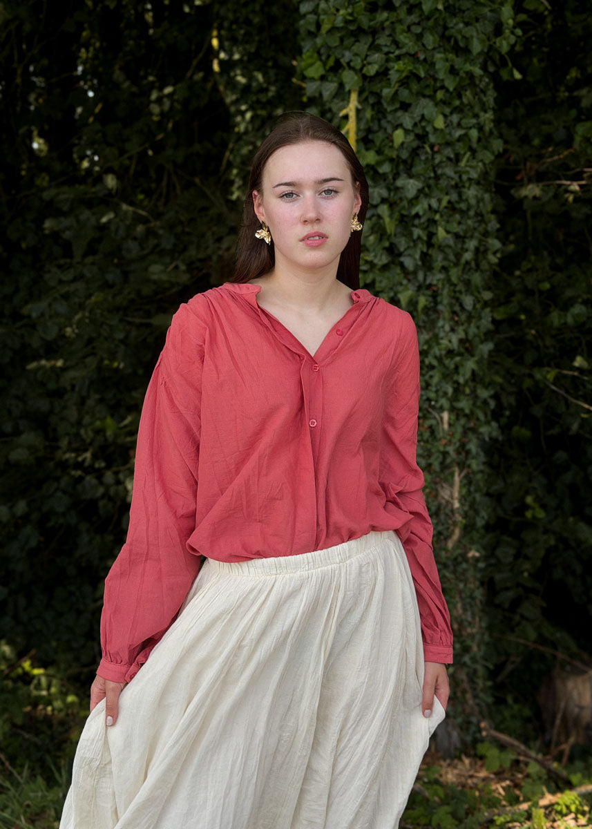 Blouse femme en coton léger framboise, col boutonné et manches longues, coupe fluide, Dune & Coton — Couleur: Framboise
