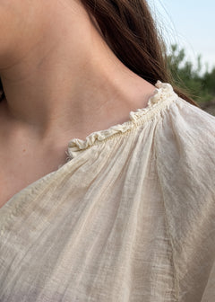 Blouse femme en voile de coton crème, manches à volant et boutons nacrés, Dune & Coton — Couleur: Crème
