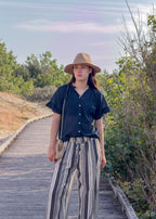 Blouse femme en voile de coton noir, manches à volant et boutons nacrés, Dune & Coton — Couleur: Noir