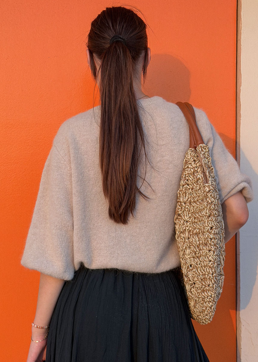 Gilet en maille beige femme, coupe courte fluide, vu de dos, maille douce et légère Dune & Coton — Couleur: Crème