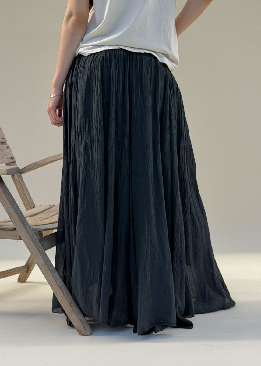 Jupe longue en voile de coton froissé noir femme, coupe ample et évasée, tombé fluide et aérien, vue de dos en pied, Dune & Coton — Couleur: Noir