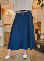 Jupe longue en jean femme à taille élastique et foulard noué, coupe évasée, vue de face, Dune & Coton — Couleur: Denim Blue