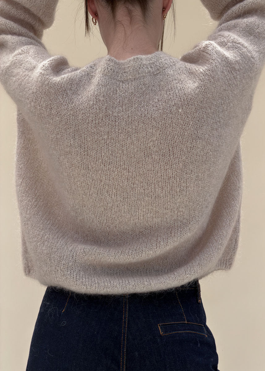 Pull Aimée femme en mohair beige vue de dos, coupe ample et manches longues, Dune & Coton — Couleur: Beige
