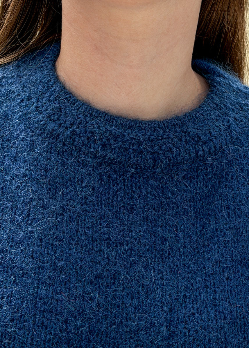Pull femme en mohair bleu à encolure ronde, maille mohair duveteuse, Dune & Coton — Couleur: Bleu nuit